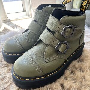 DEVON FLOWER PLATFORM GREEN DOC MARTENS
